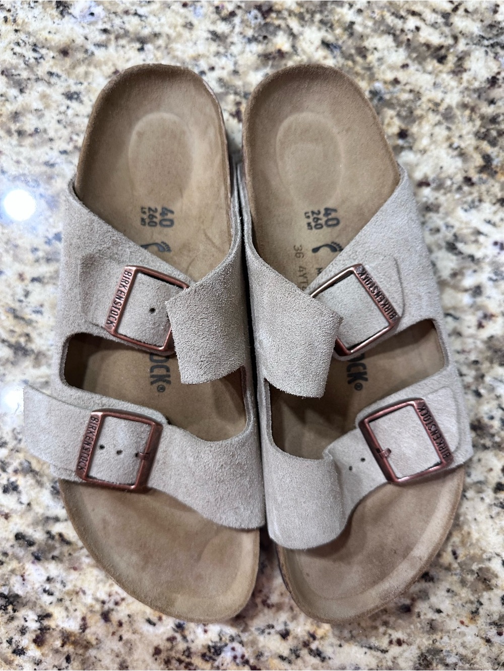 Birkenstock Arizona Suede Sandal Taupe w Buckle Sz 40 (W 9-9.5) (M 7.5)Unisex - Picture 3 of 5